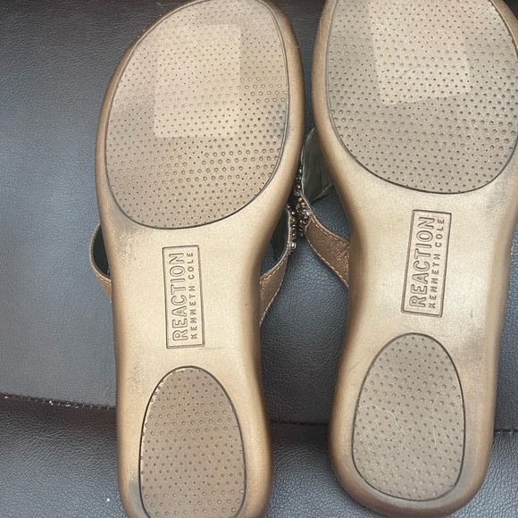 Kenneth Cole Reaction Women's Glamathon Flat Sandals 8 1/2 - Picture 4 of 4